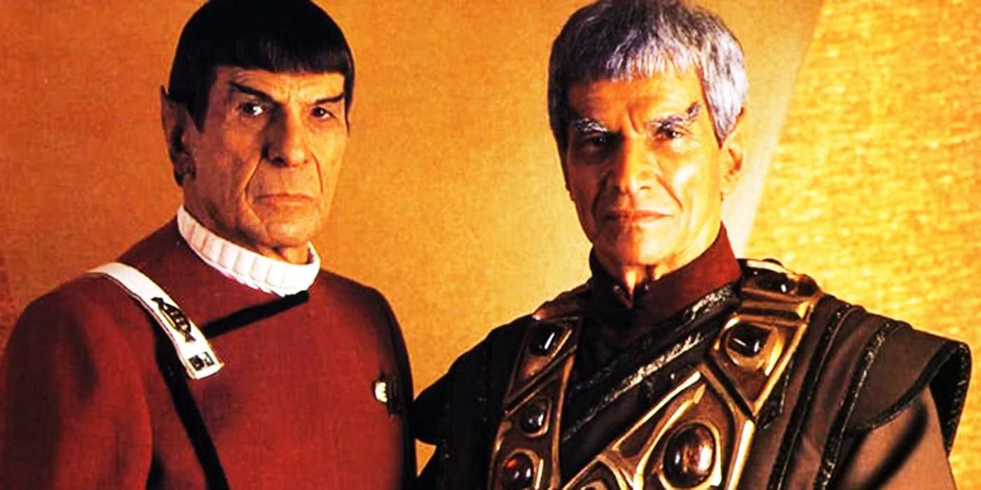 Leonard Nimoy como Spock y Mark Lennard como Sarek 