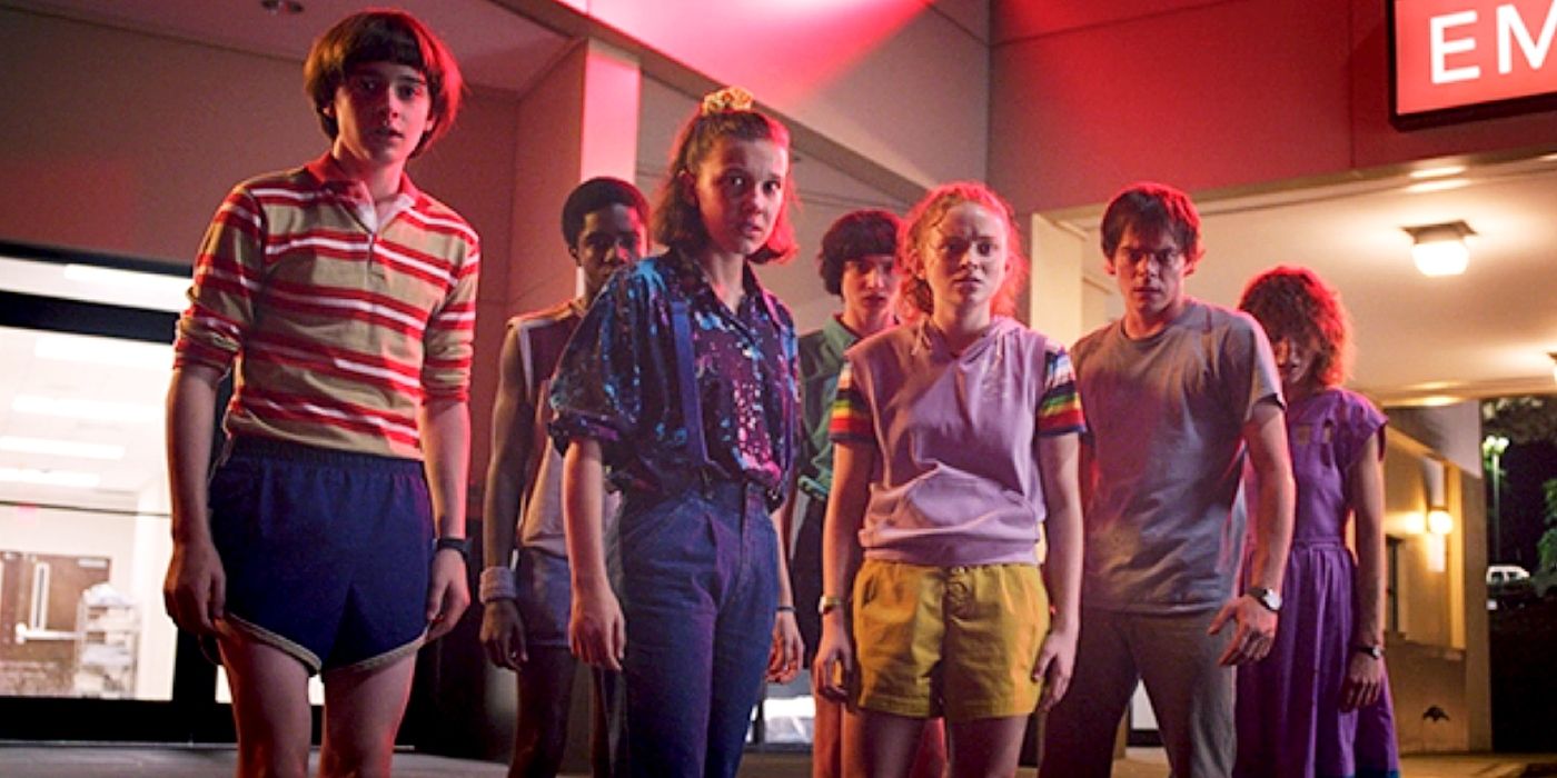 Noah Schnapp, Caleb McLaughlin, Millie Bobby Brown, Finn Wolfhard, Sadie Sink, Charlie Heaton, and Natalia Dyer as their characters in Stranger Things season 3 standing outside hospital