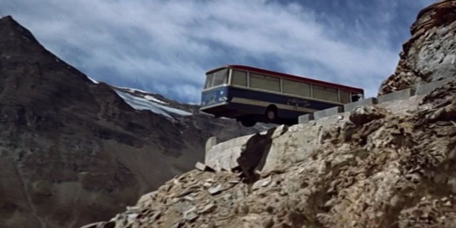 The_cliffhanger_at_the_end_of_The_Italian_Job