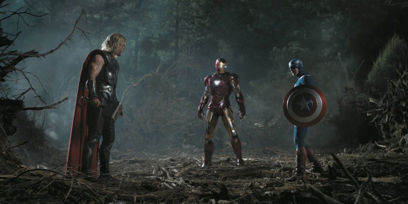 thor homem de ferro e capitão américa lutando nos vingadores