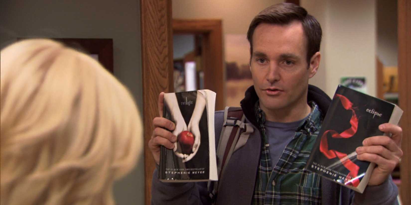 Will Forte with Twilight books in Parks and Recreation