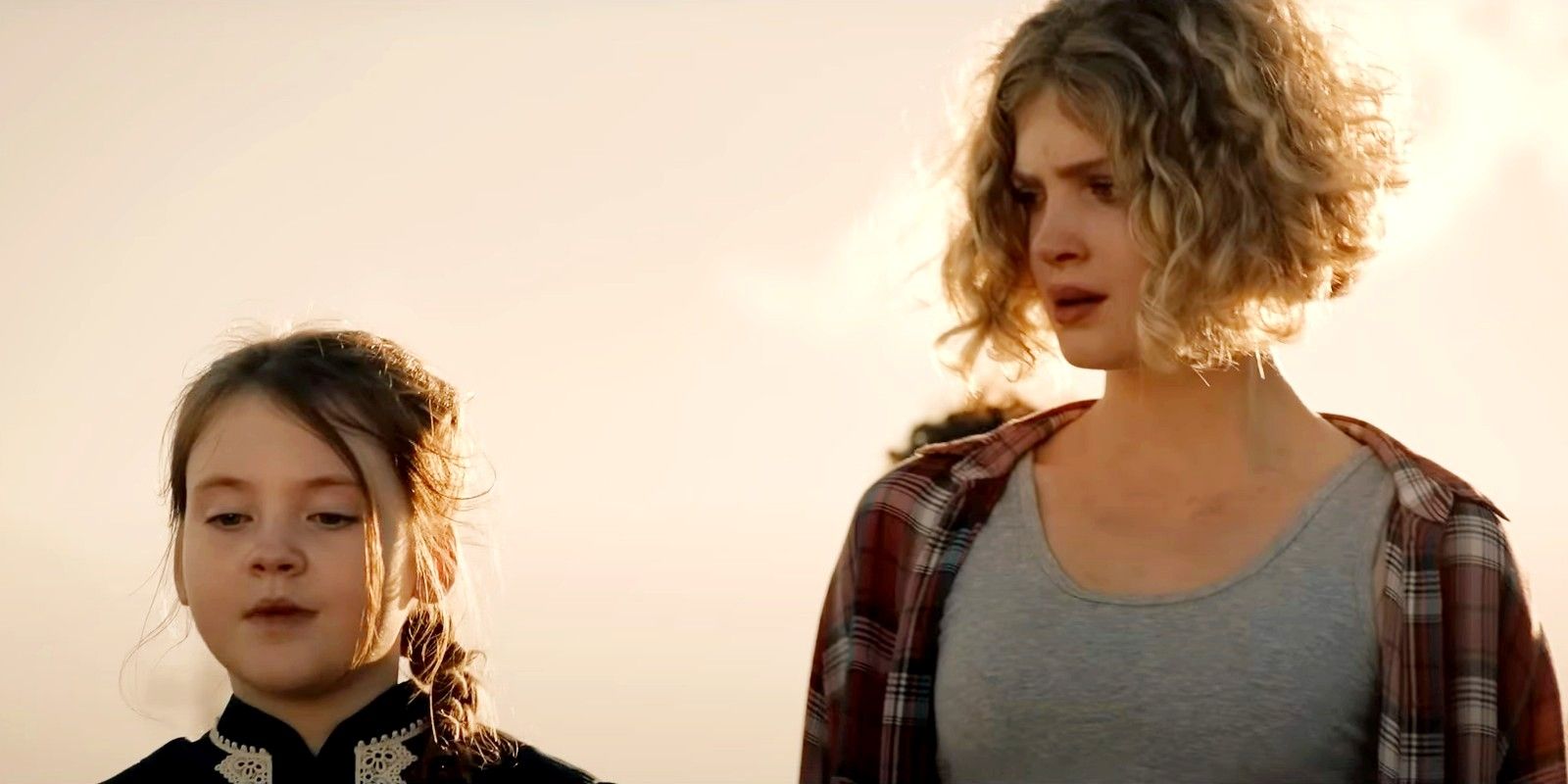 A teenager talking to a girl in Children of the Corn 2023