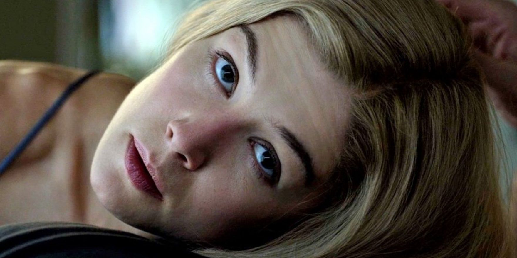 Amy looks up at Nick in Gone Girl