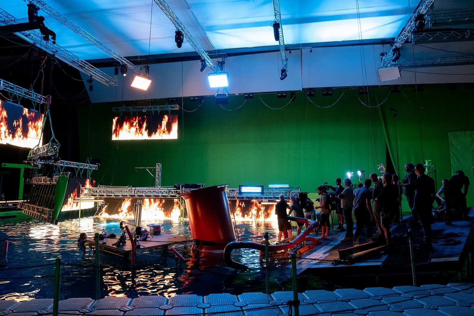 Behind-the-scenes image of filming for the Avatar: The Way of Water finale.