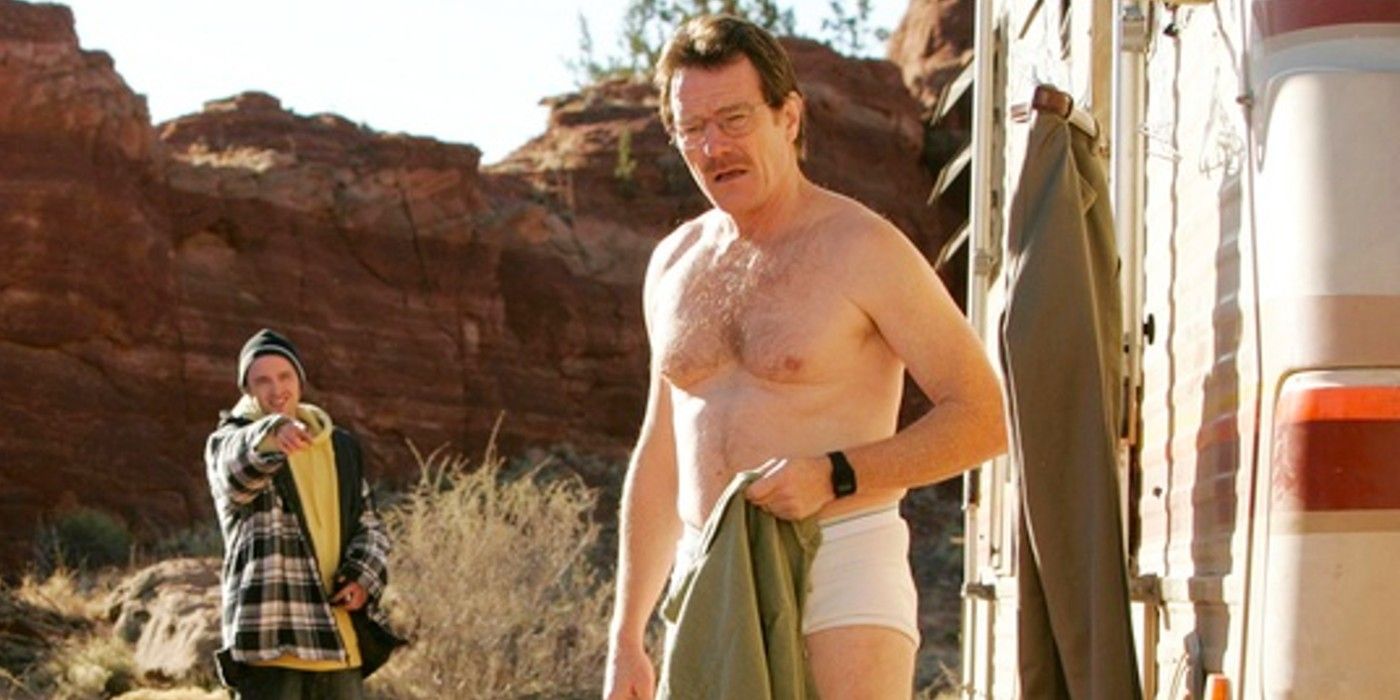 Walter White portant ses sous-vêtements moulants blancs dans Breaking Bad