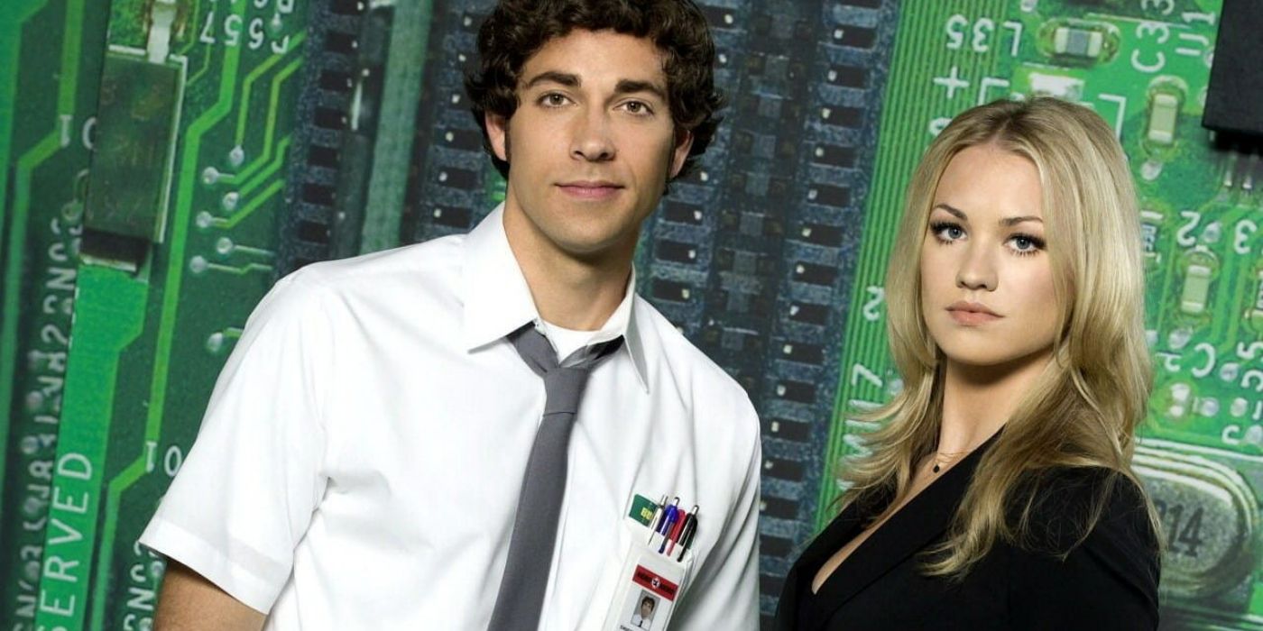 Chuck smiling next to an agent in Chuck