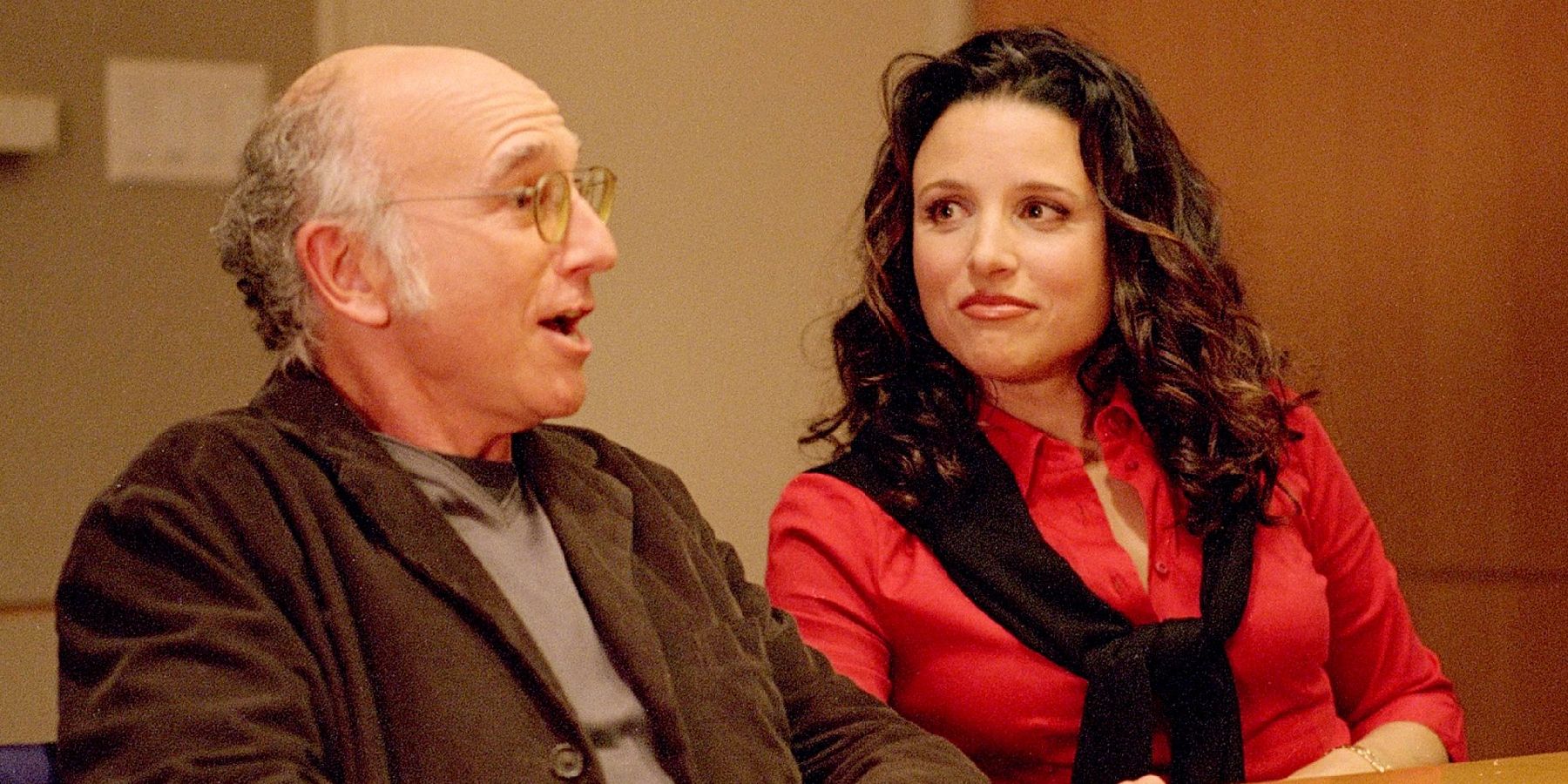 Larry David e Julia Louis-Dreyfus apresentam uma sitcom em Curb Your Enthusiasm