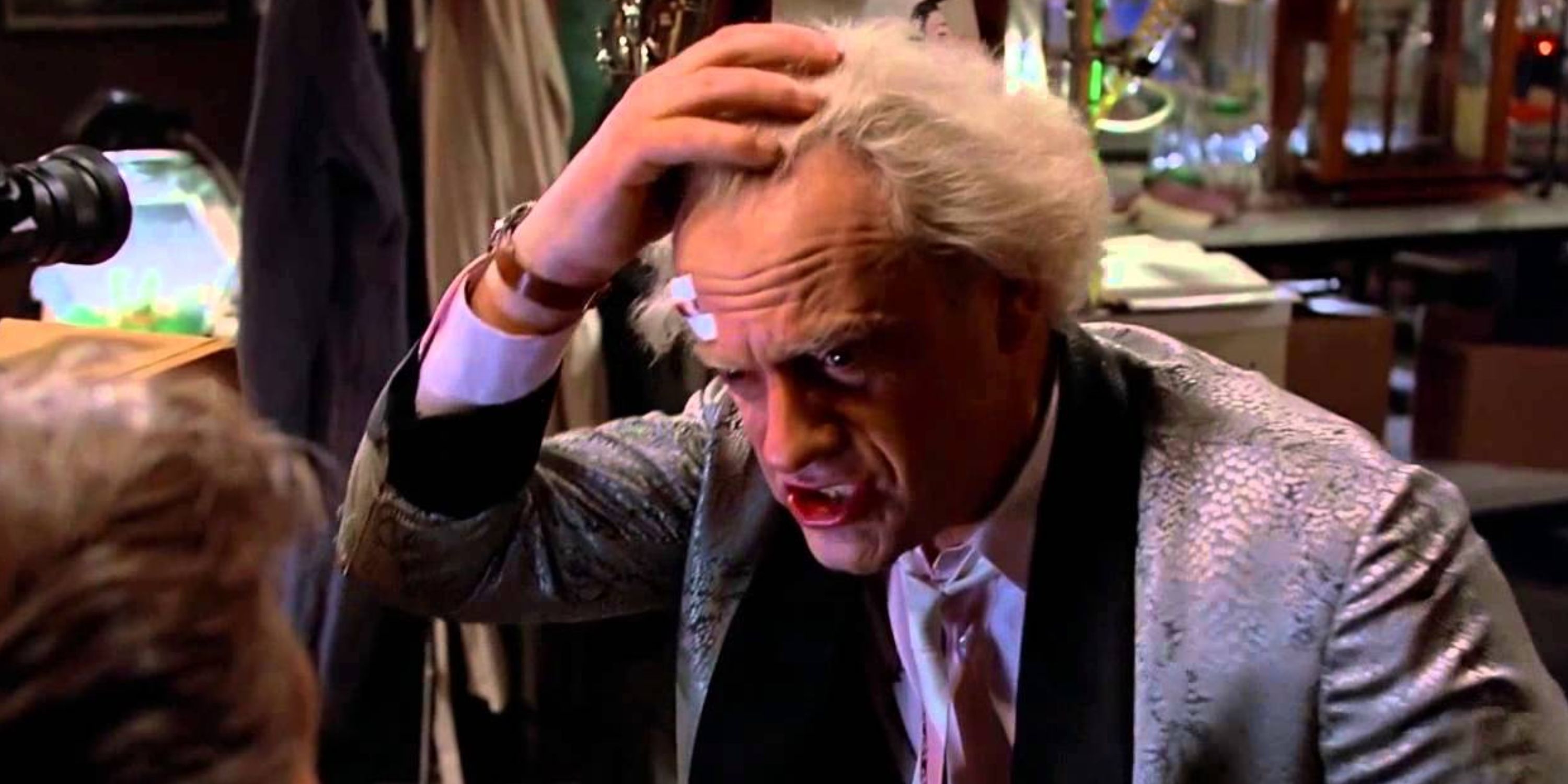 Doc Brown luciendo sorprendido en Regreso al futuro