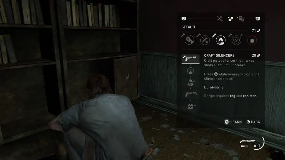 Ellie elabora un silenciador de armas en The Last of Us Part 2