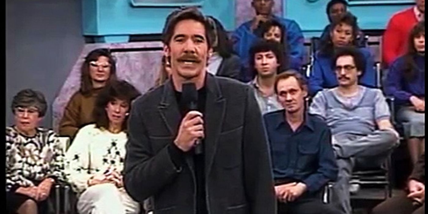 Geraldo Rivera with his audience behind him on his talk show
