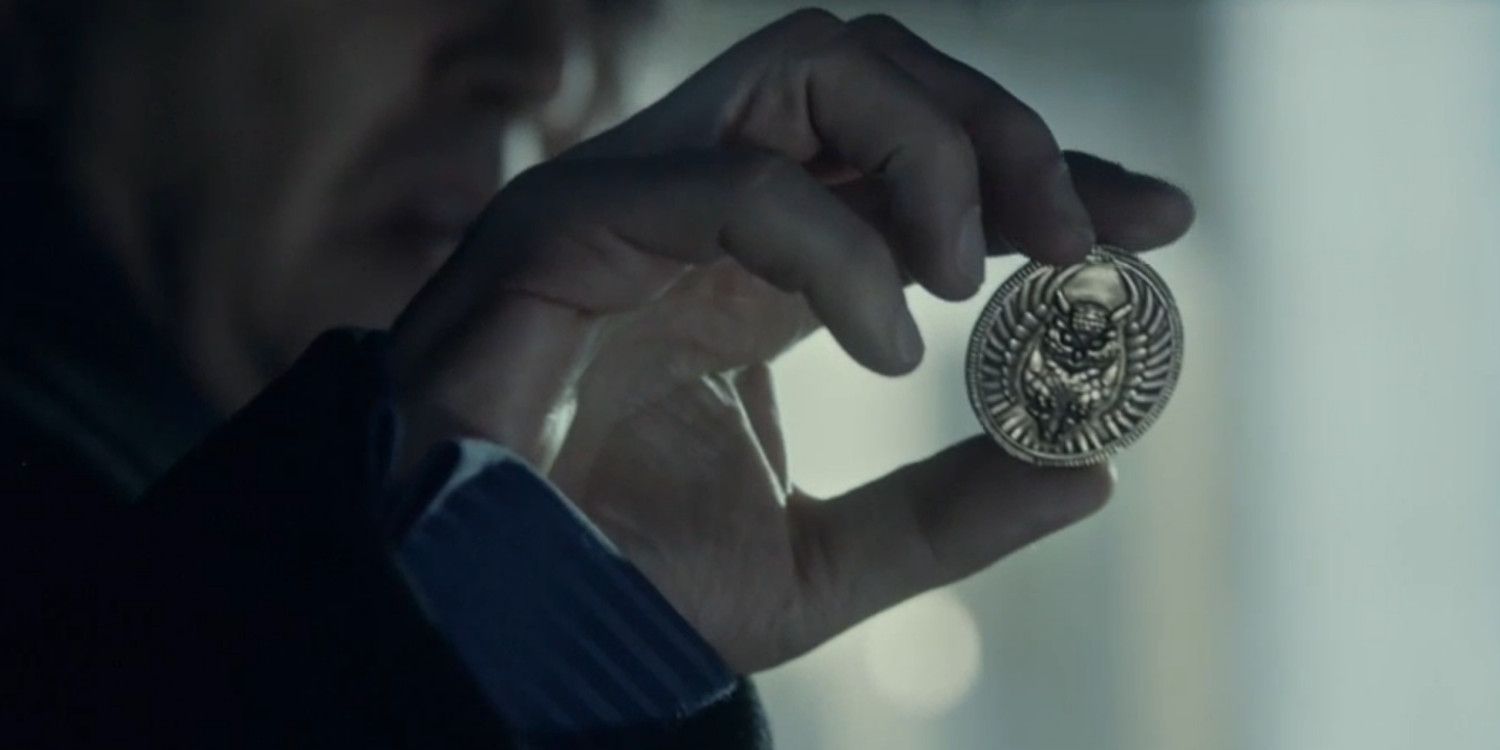 Gotham Knights Show Mayor Hamilton Hill Finds Court Of Owls Coin Before Dying