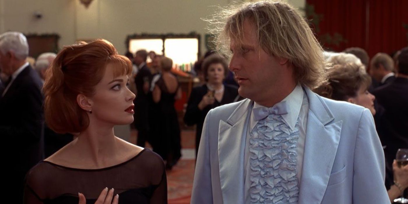 Harry Dunne (Jeff Daniels) talking to Mary Swanson (Lauren Holly) in Dumb & Dumber.