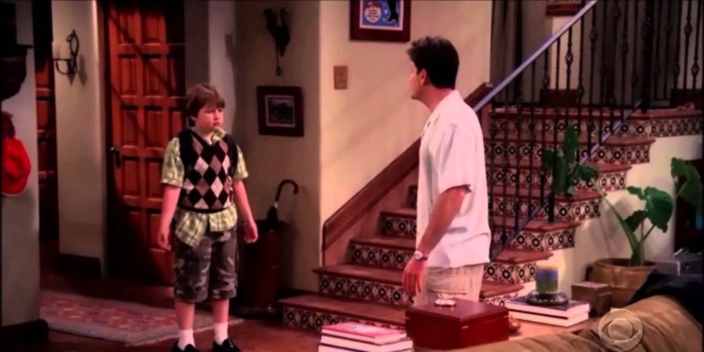 Jake and Charlie in the Malibu house in Two and a Half Men