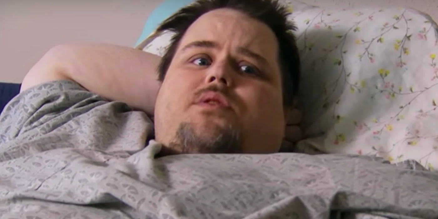 James King My 600 lb Life deitado na cama parecendo chateado
