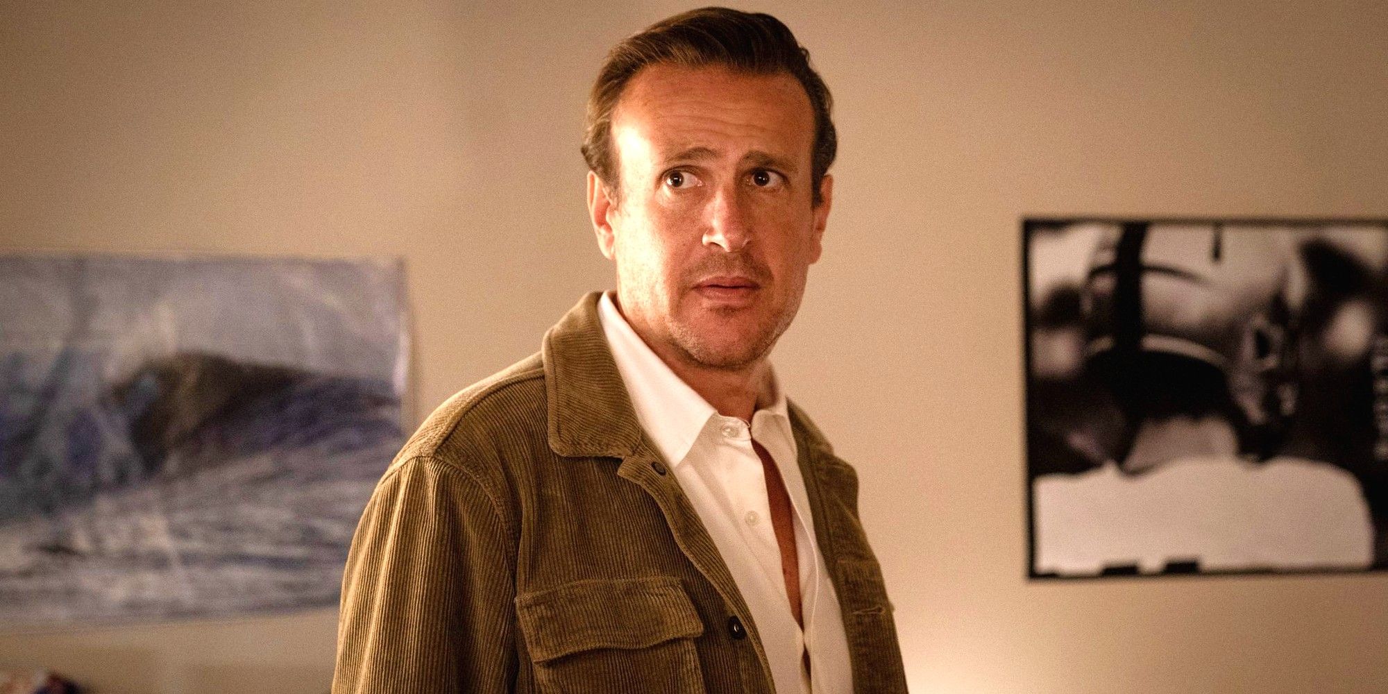 Jason Segel parece preocupado com a 1ª temporada de Shrinking