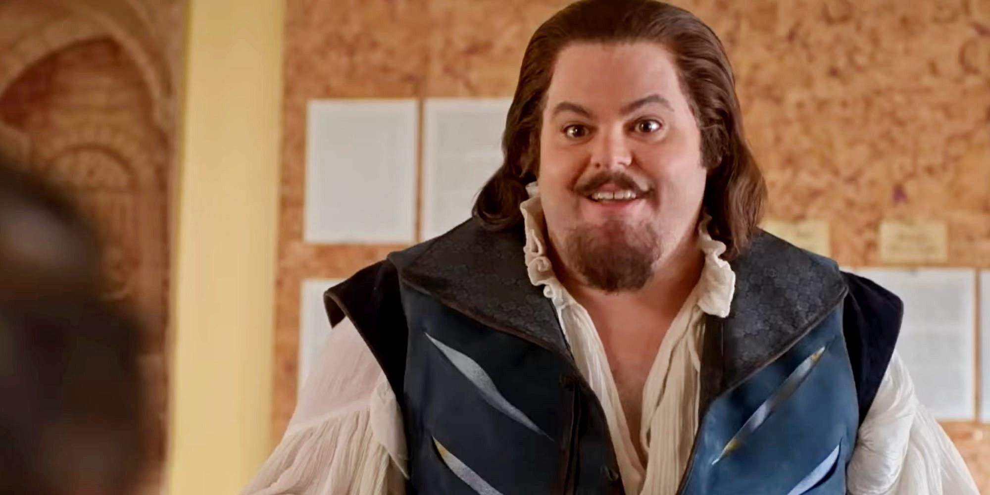 Josh Gad as William Shakespeare smiling in History of the World Part 2