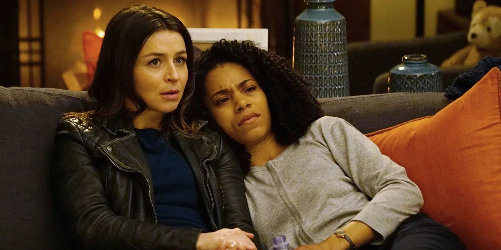 Amelia &amp; Maggie Holding Hands On Couch In Grey&rsquo;s Anatomy.jpg
