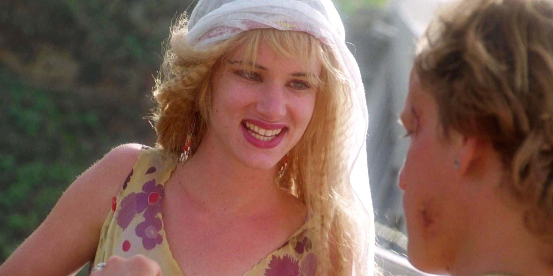 Mallory smiling in Natural Born Killers