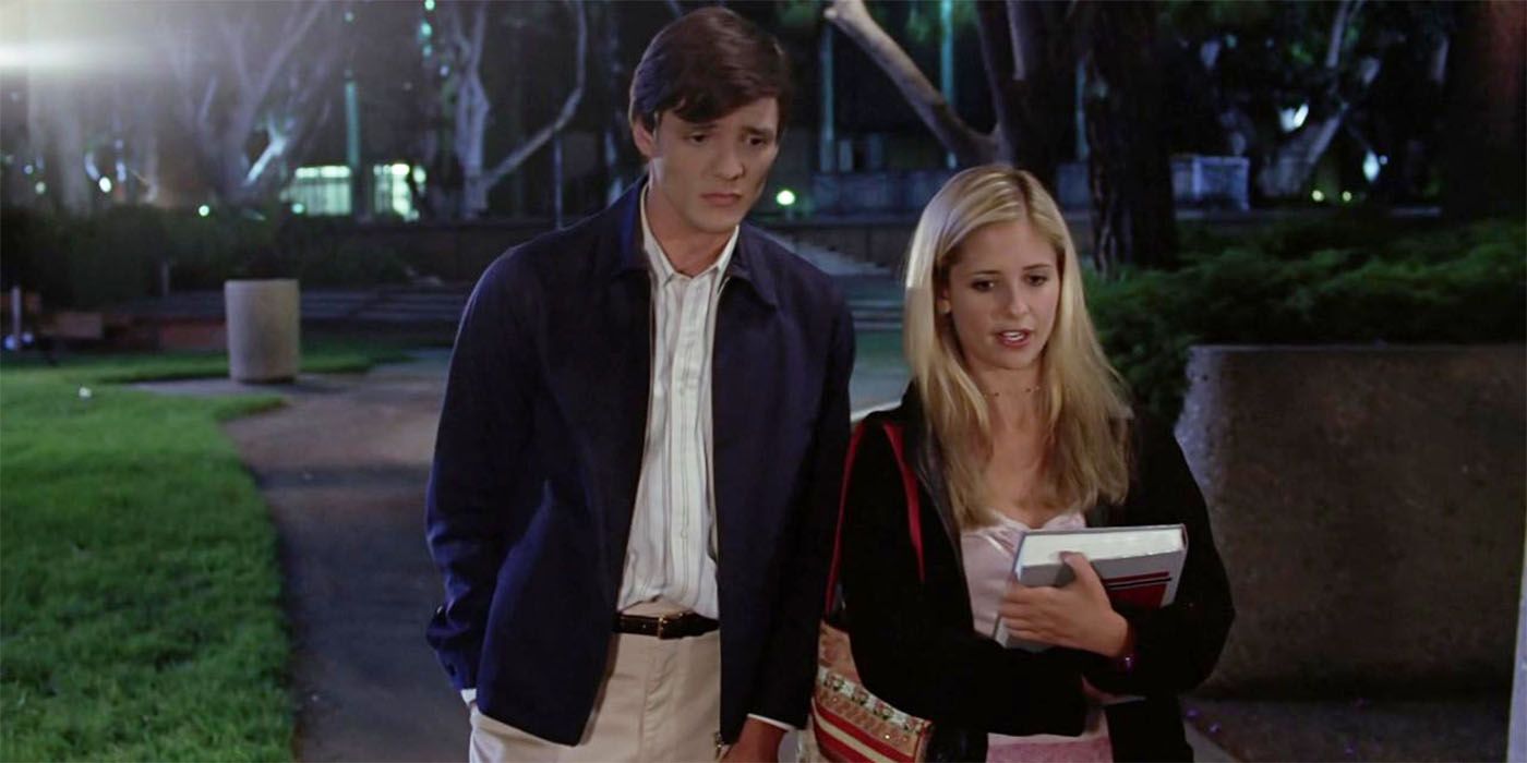 Pedro Pascal and Sarah Michelle Gellar walking outside in Buffy season 4 episode 
