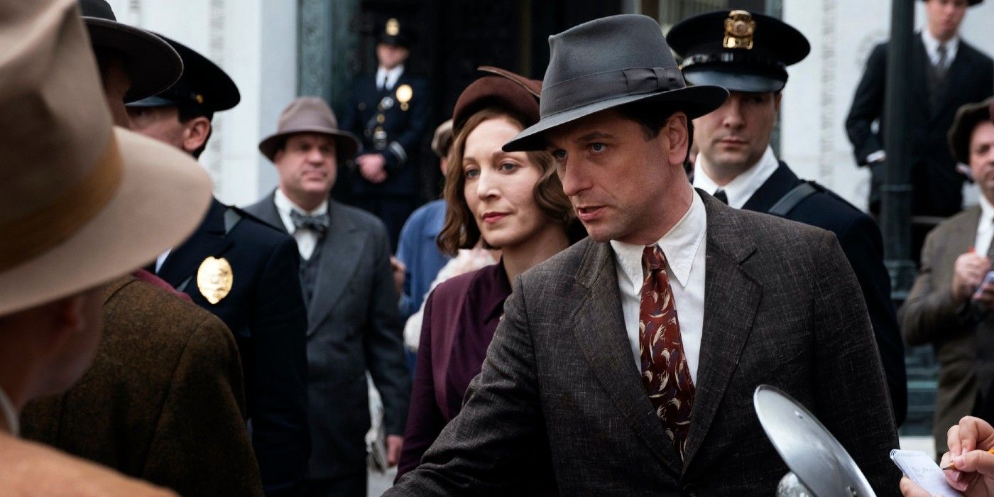 perry-mason-and-della-street-in-perry-mason-season-2