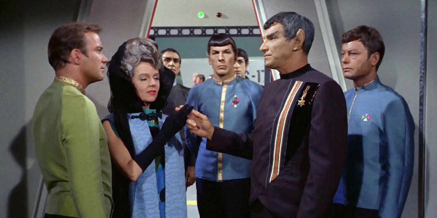 Sarek, Spock, Kirk e McCoy em Star Trek: A Série Original