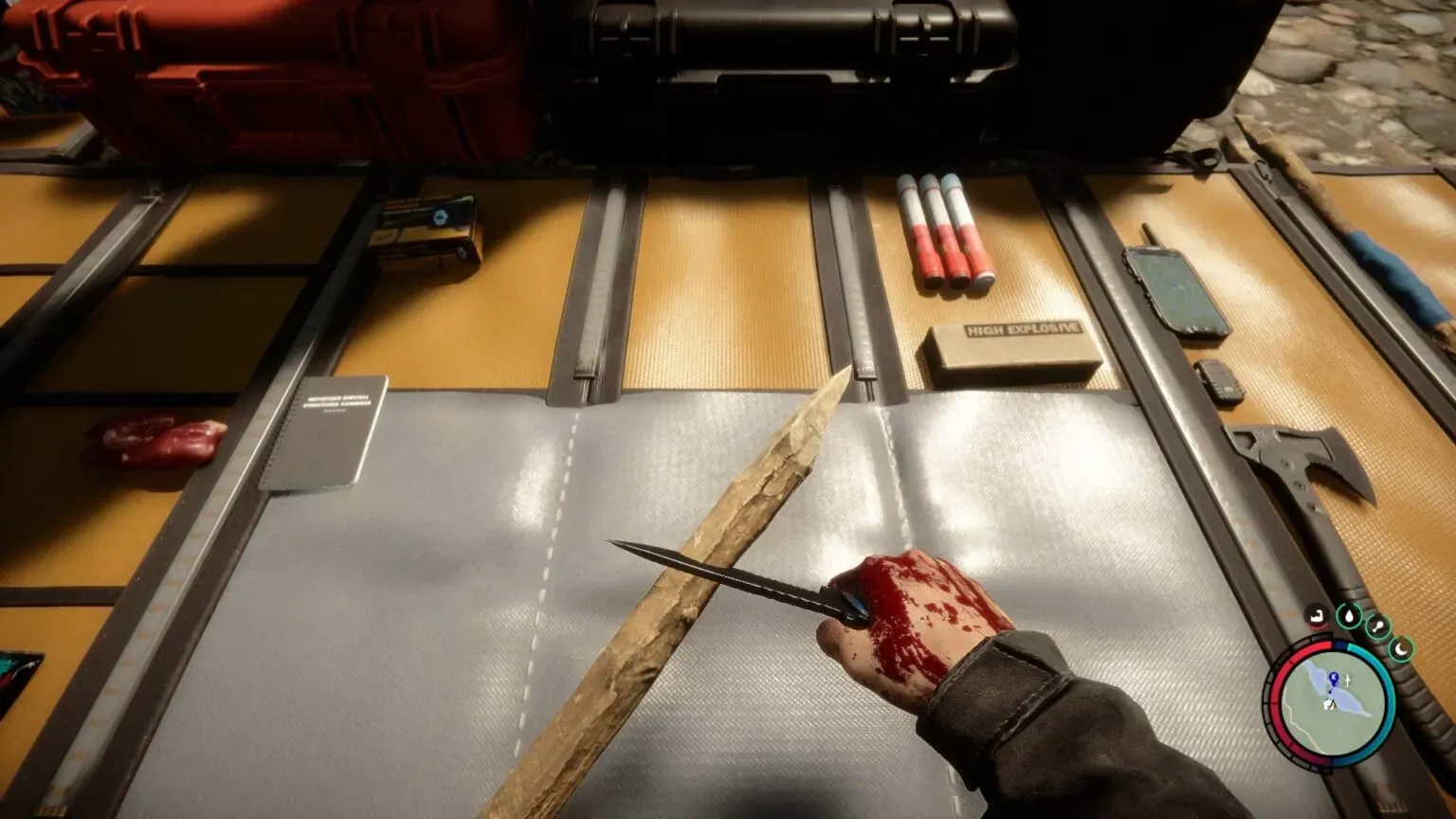 The player of Sons of the Forest carves a stick with a knife.