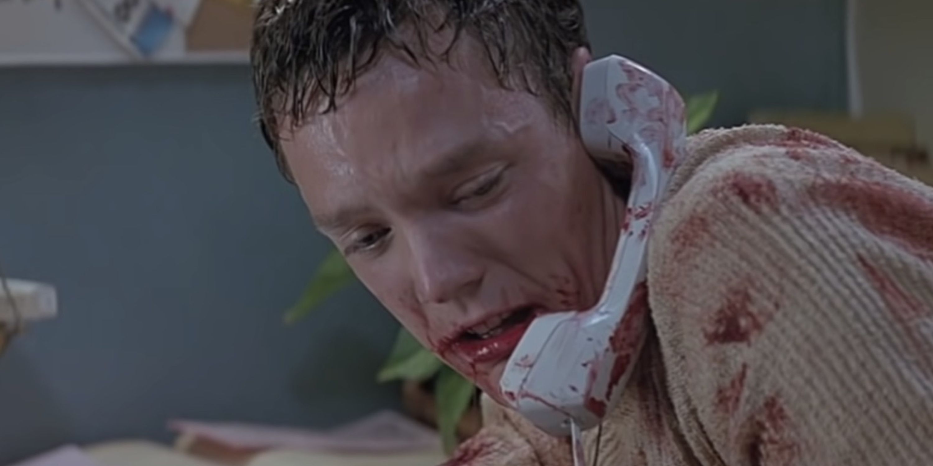 Stu on the phone in Scream (1996)