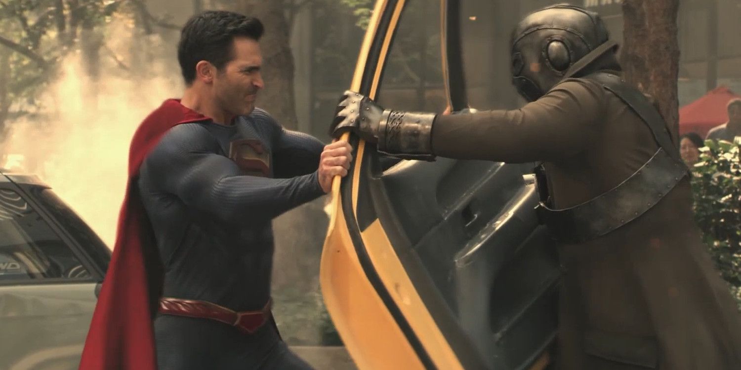 Superman lucha contra Atom-Man en Superman y Lois temporada 3