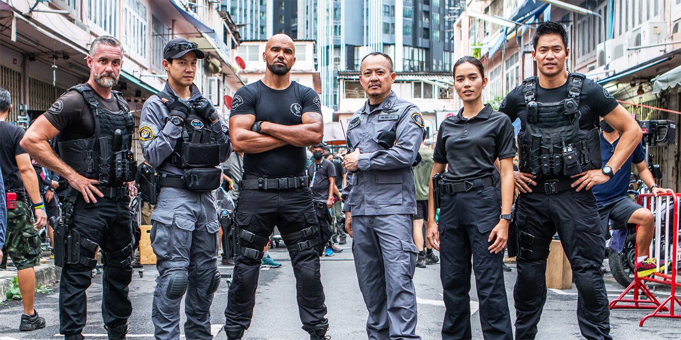 The cast of SWAT standing together