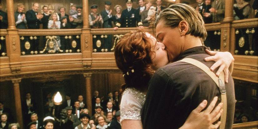 Jack and Rose kiss in Titanic.