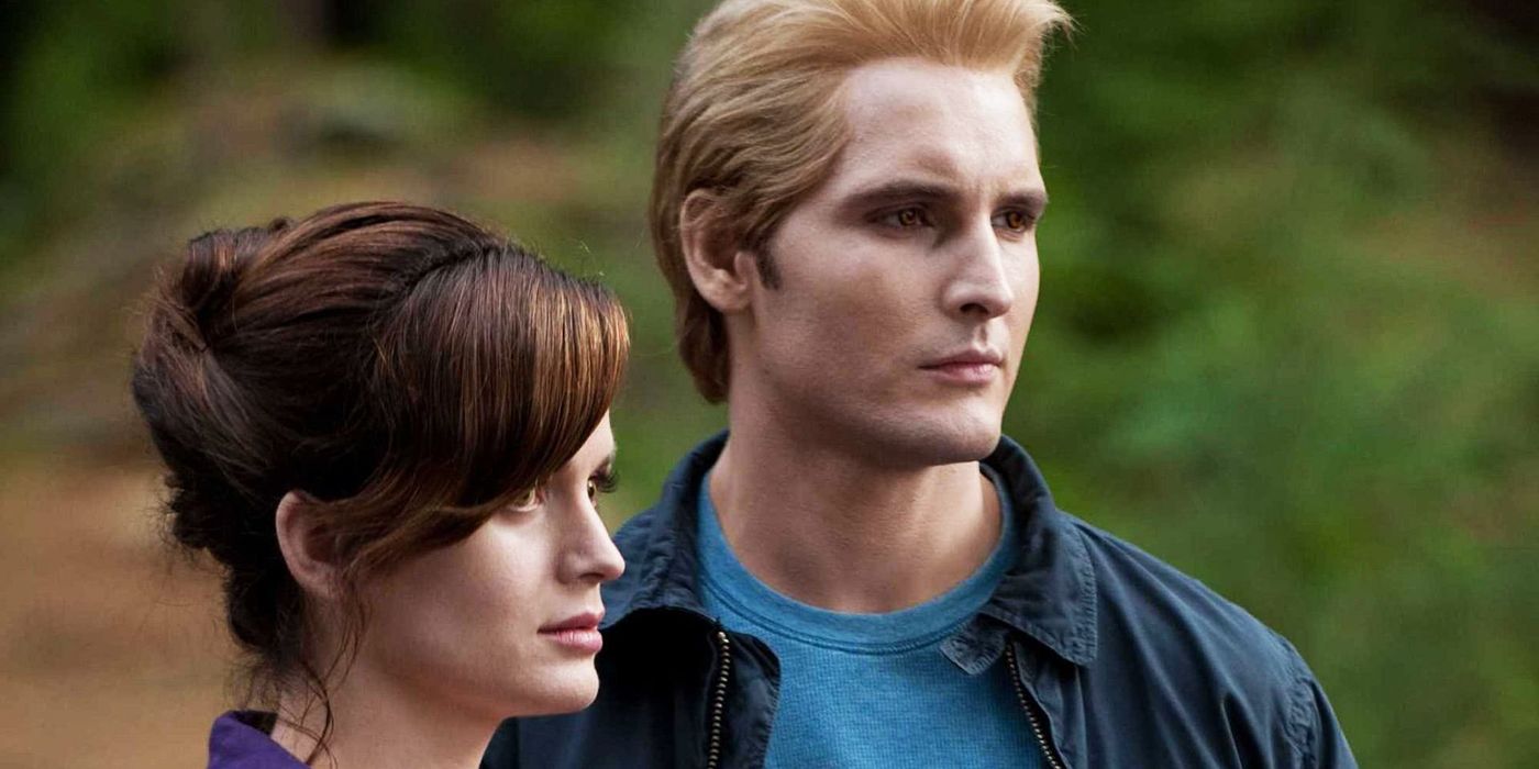 Carlisle (Peter Facinell) and Esme (Elizabeth Reaser) looking worried in Twilight Breaking Down
