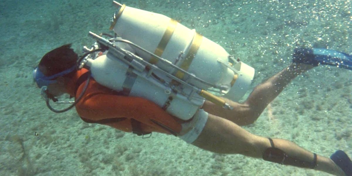 under-water-jetpack-from-Thunderball-James-Bond-gadget