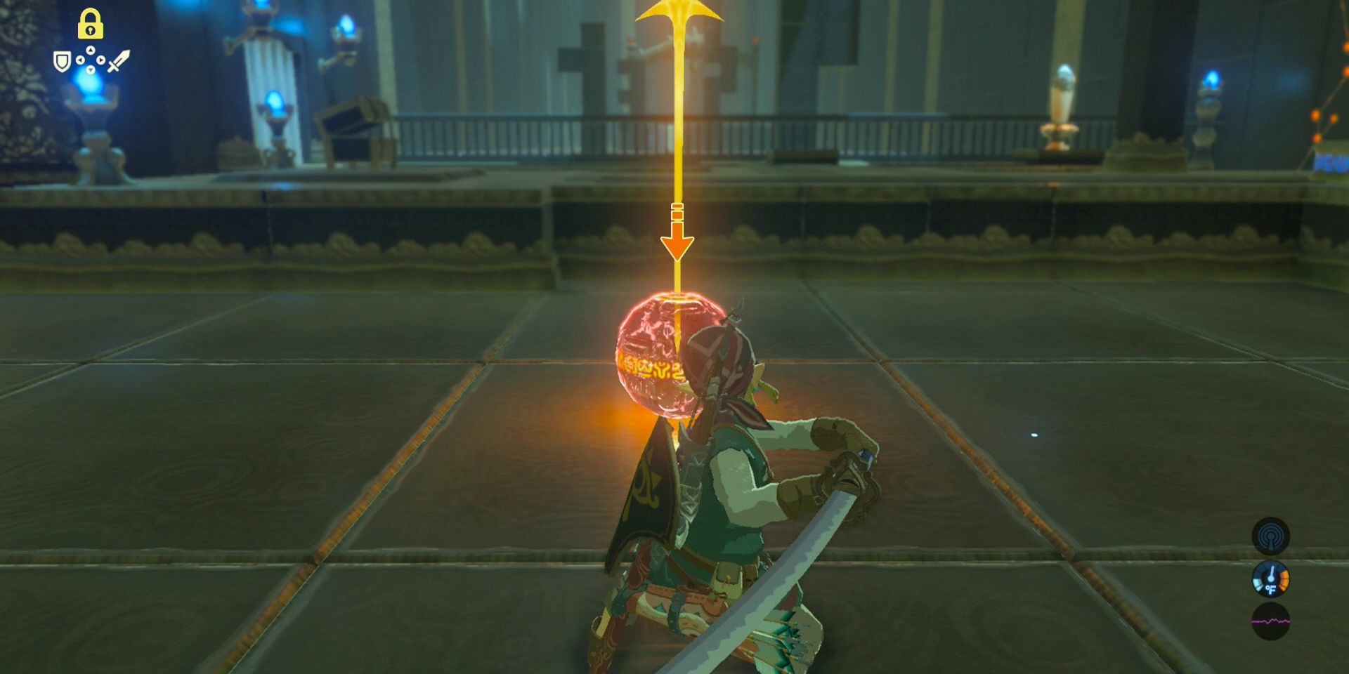 Link carga un disco en el santuario Mirro Shaz de Breath of the Wild;  el orbe antiguo frente a él tiene una flecha naranja que se extiende desde él hacia una plataforma distante