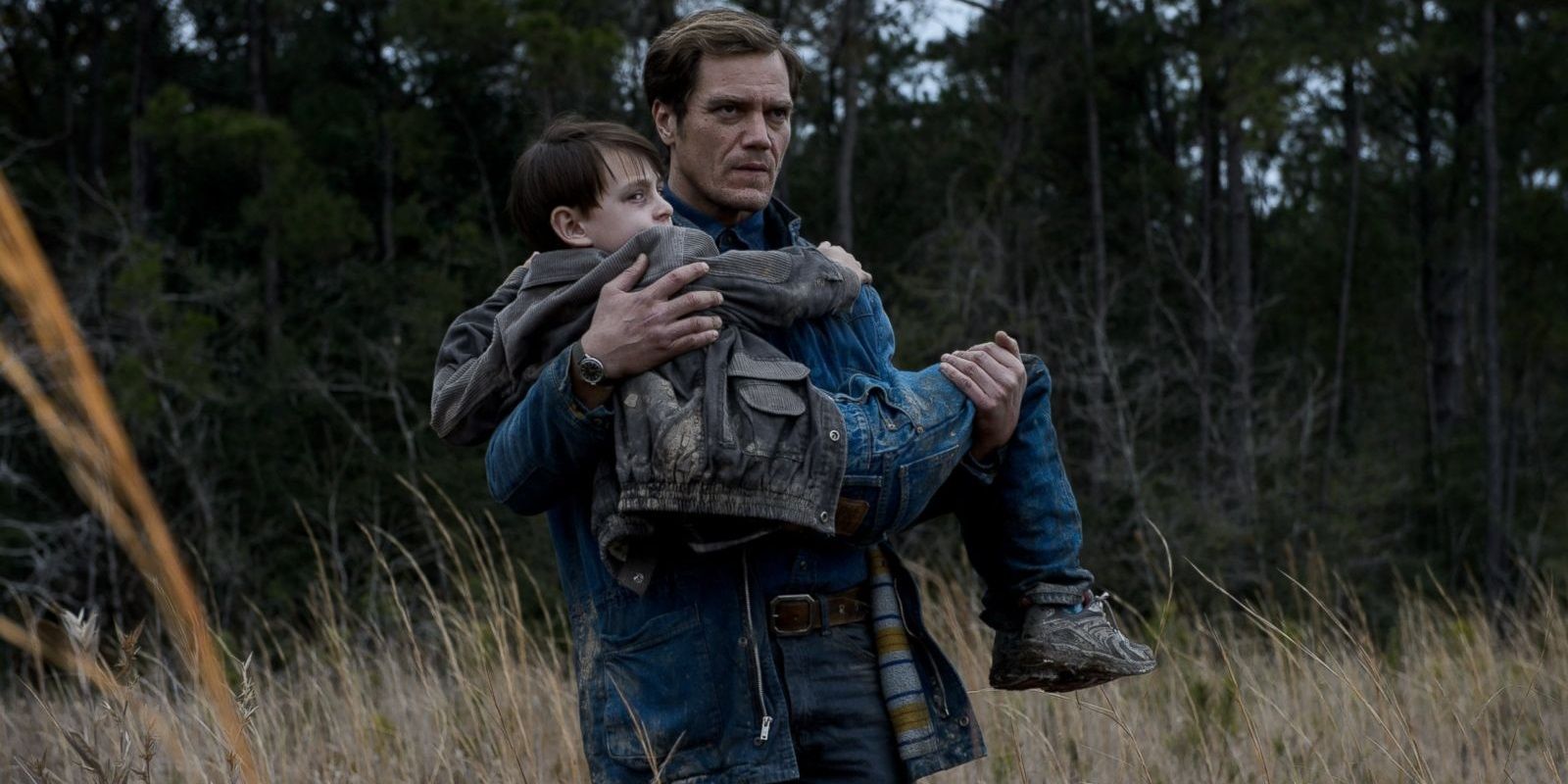 Roy carries his gifted son Alton in Midnight Special.
