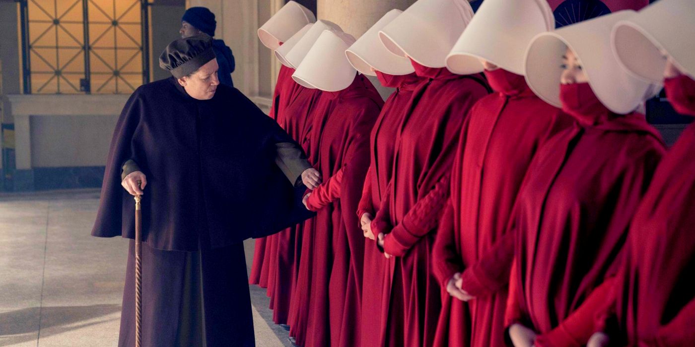 An image of Aunt Lydia looking at the Handmaids in The Handmaid's Tale