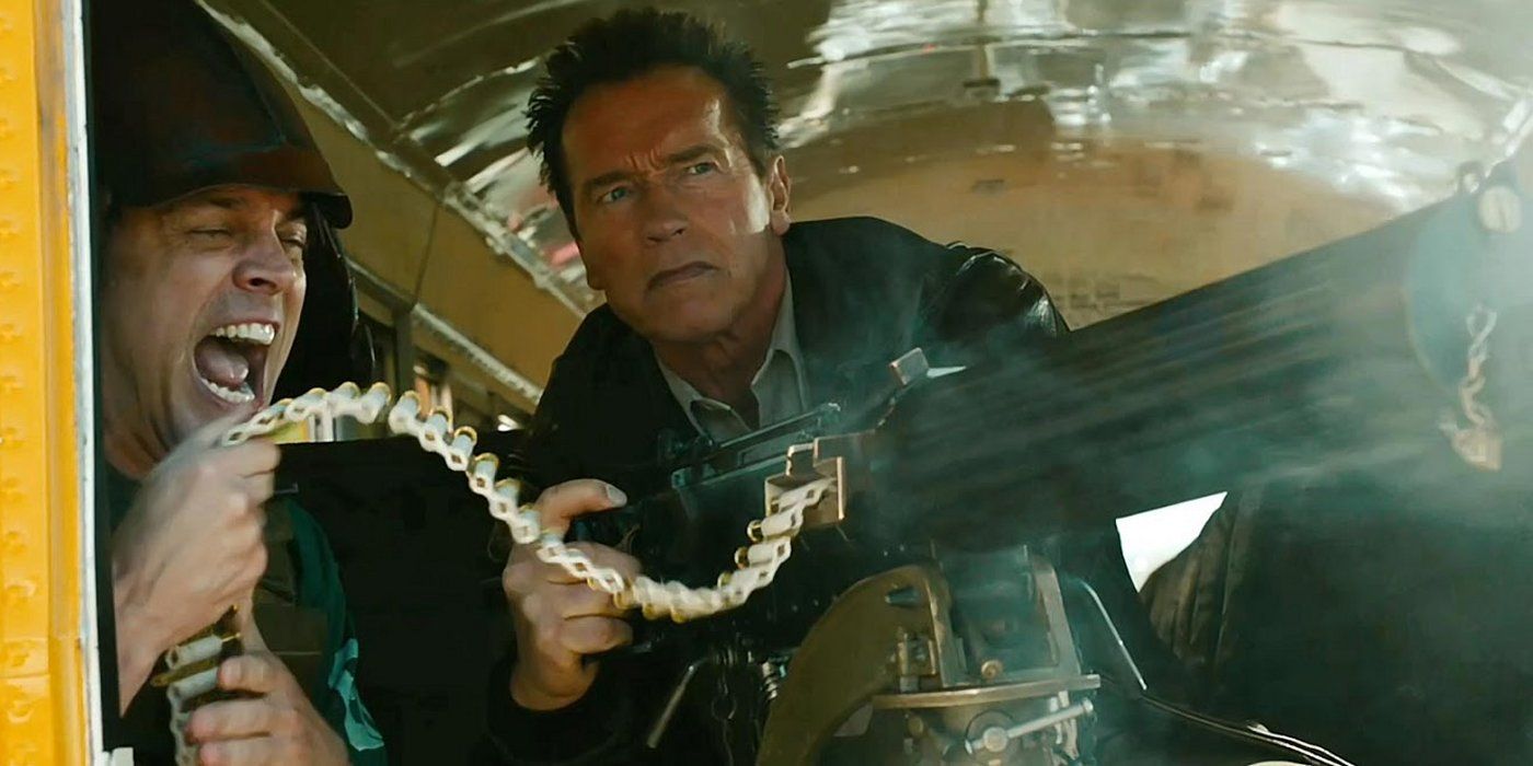Arnold Schwarzenegger and Johnny Knoxville with a machine gun in The Last Stand