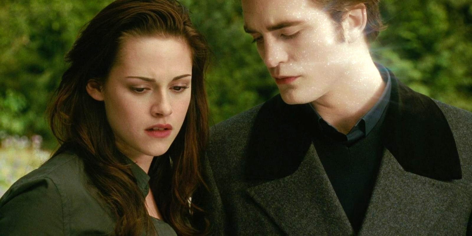 Kristen Stewart and Robert Pattinson as Bella Swan and Edward Cullen together in Twilight