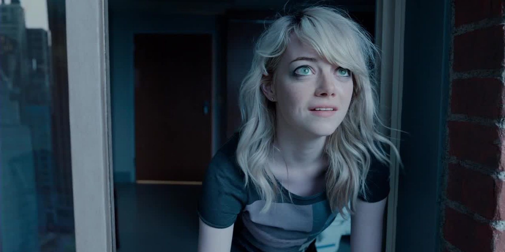 Emma Stone looking up in Birdman