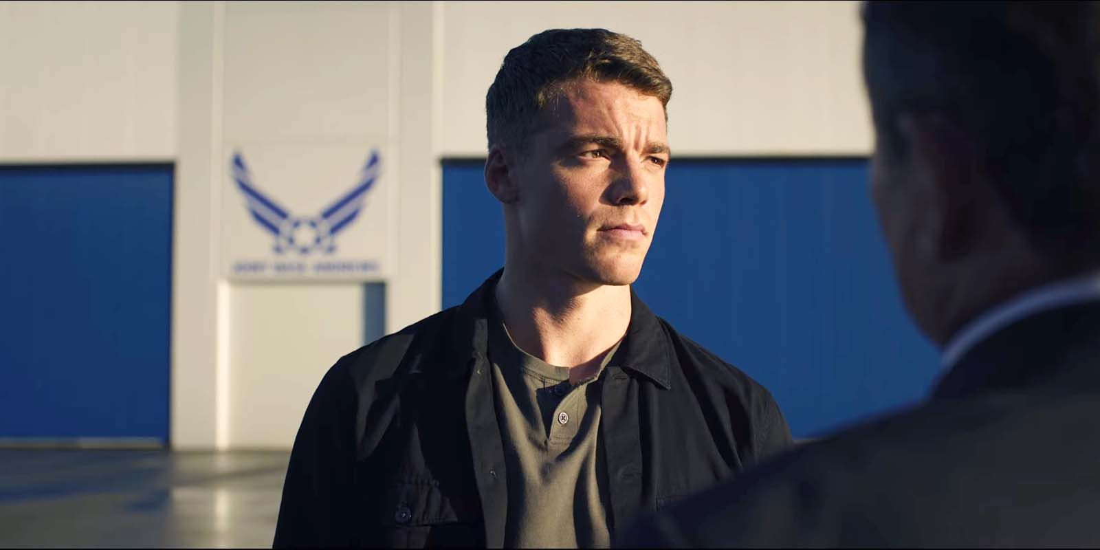 Gabriel Basso as Peter Sutherland in The Night Agent season 1 episode 10