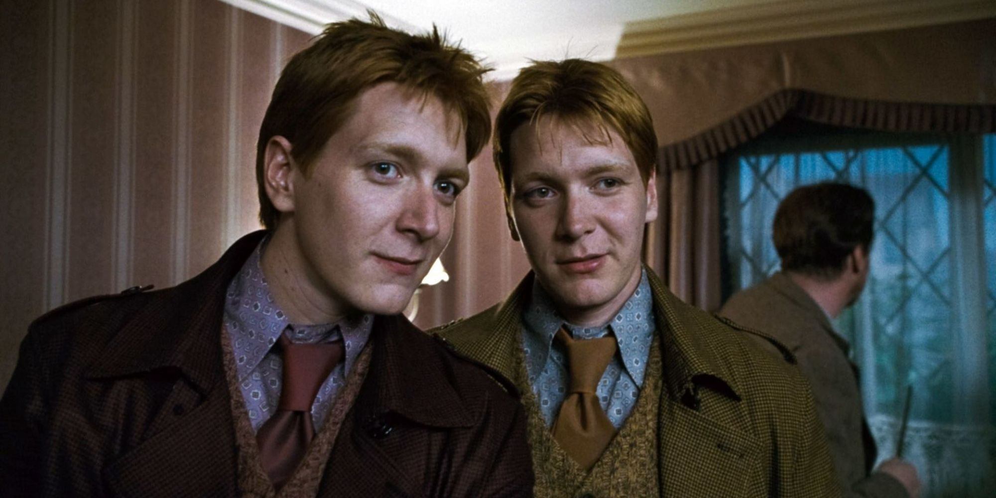 Harry-Potter-and-the-Deathly-Hallows-Part-1-Fred-and-George-Weasley (1)