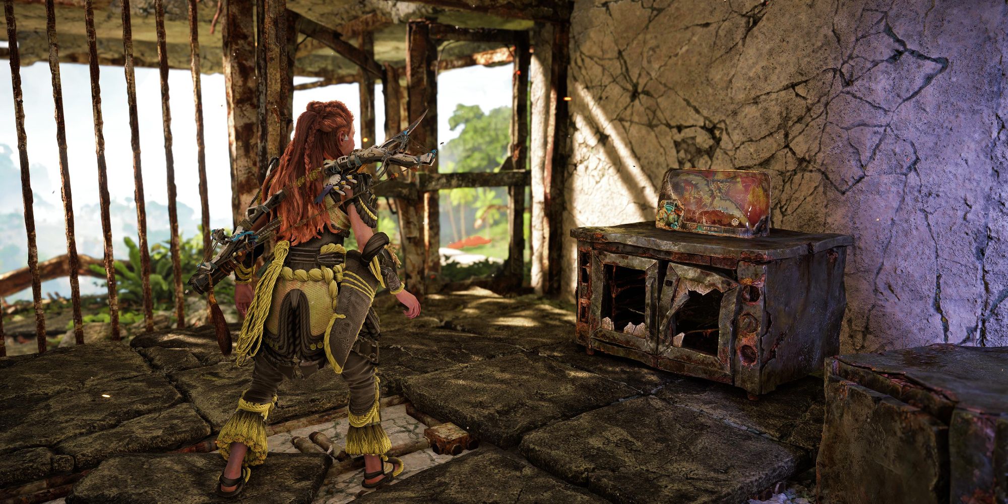 Horizon Forbidden West Burning Shores Aloy Looking At Pangea Figurine In Ruined House