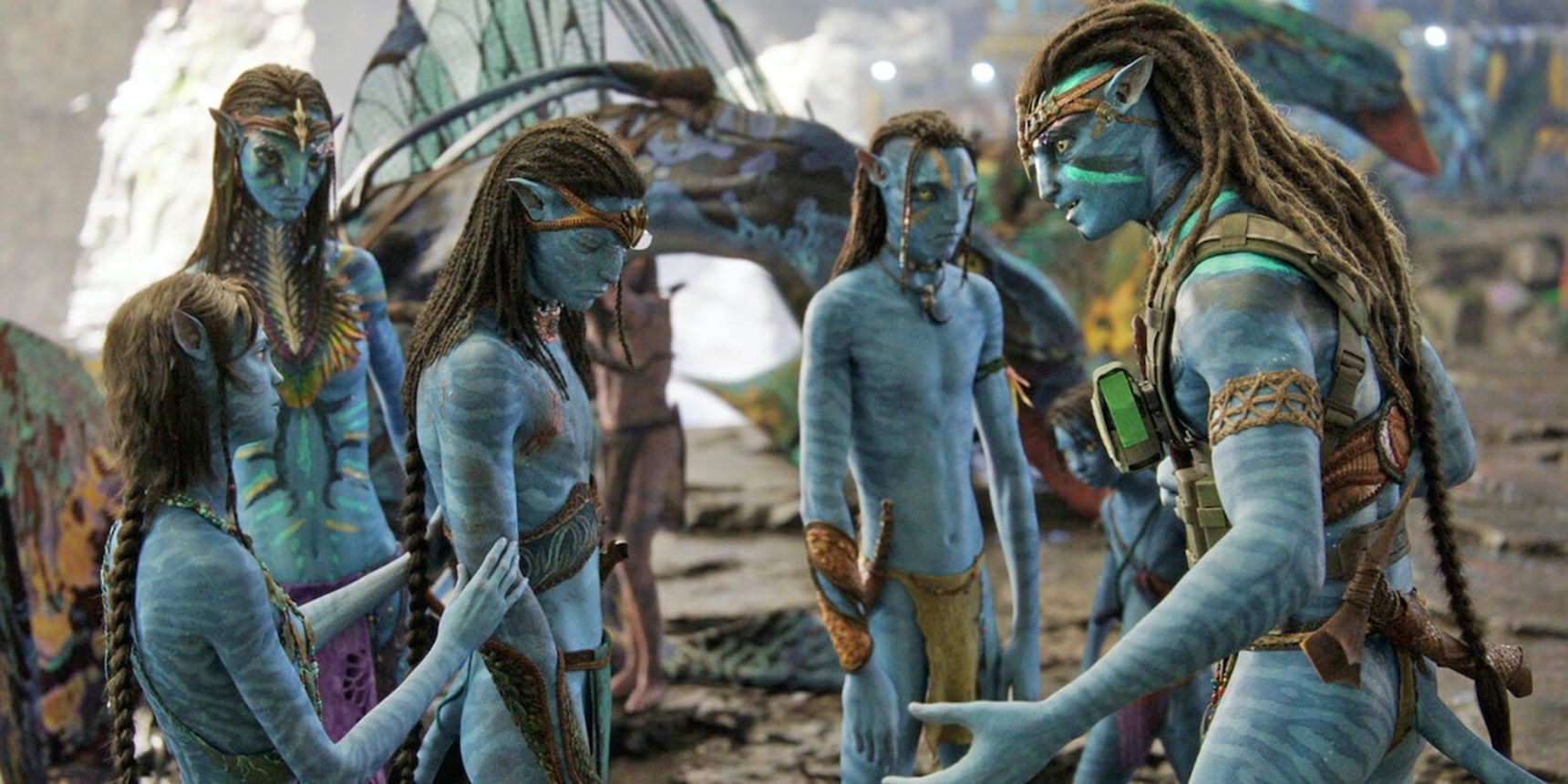 Jake talking to his family in Avatar The Way of Water