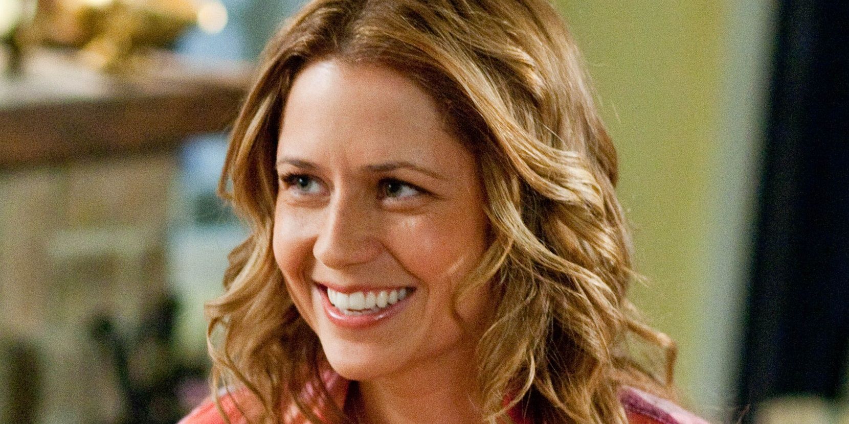 Jenna Fischer smiling in Hall Pass