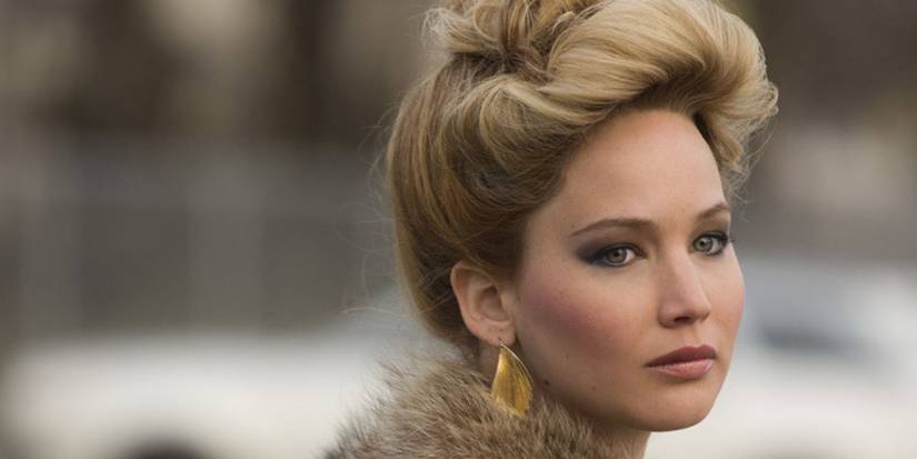 Jennifer Lawrence looking sideways in American Hustle