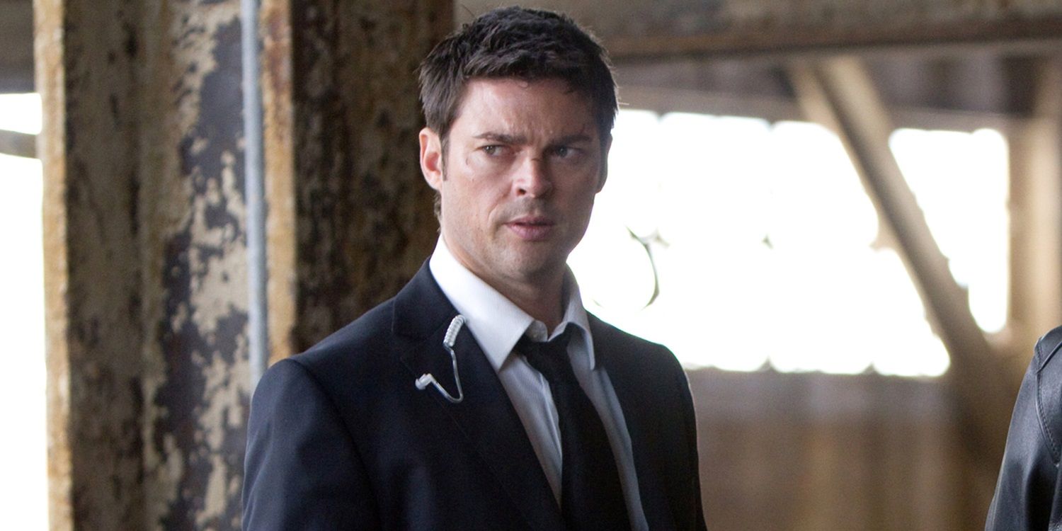 Karl Urban in a suit in Red