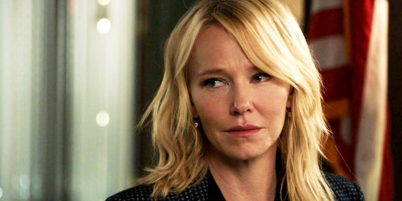 Kelli Giddish as Amanda Rollins looking tearful in Law & Order SVU