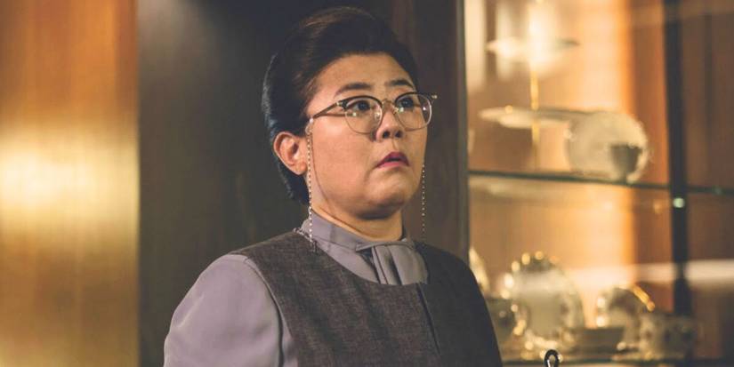 Lee Jung-eun as Moon-gwang looking concerned in Parasite