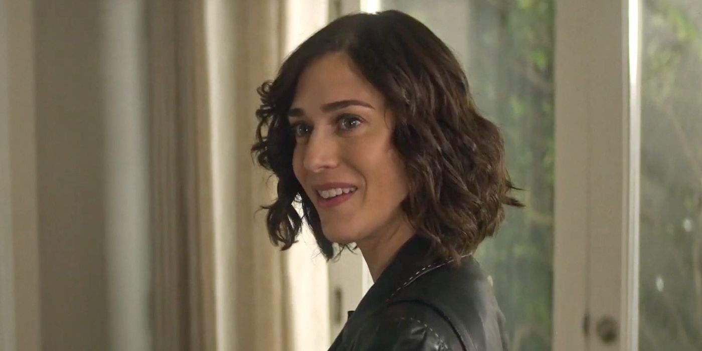 Lizzy Caplan as Alex Forrest smiling in Fatal Attraction.