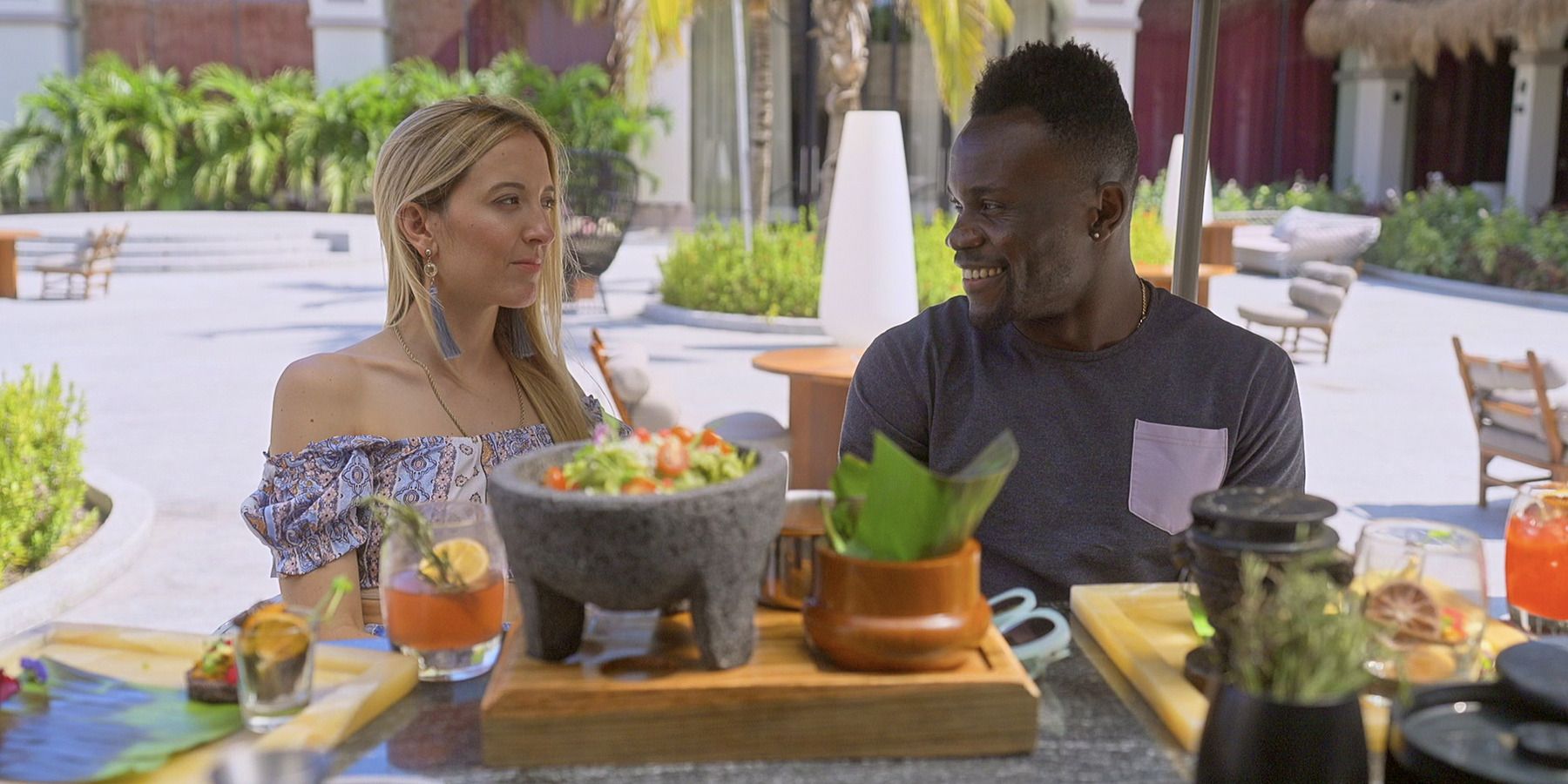 Chelsea Griffen and Kwame Appiah on Love is Blind season 4 eating outside