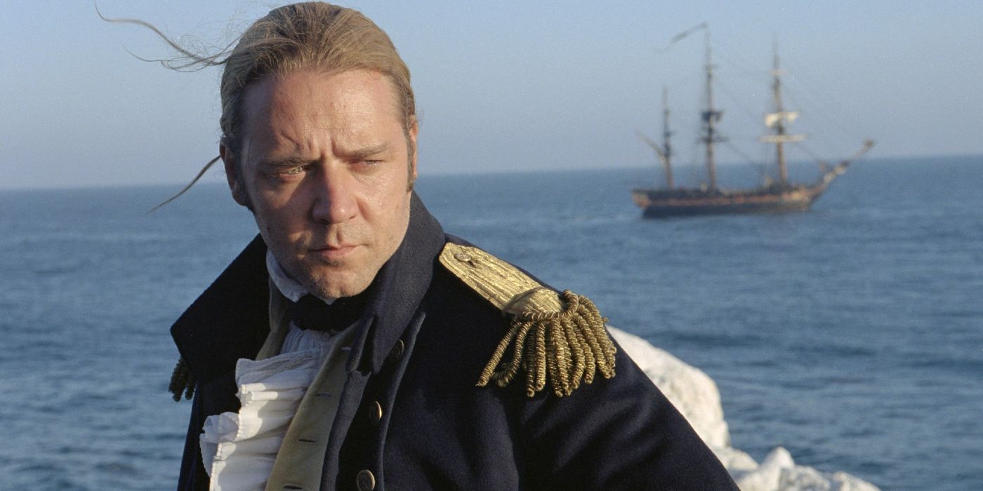 Captura de tela de Russell Crowe como Capitão Jack Aubrey em Mestre e Comandante: O Lado Distante do Mundo.